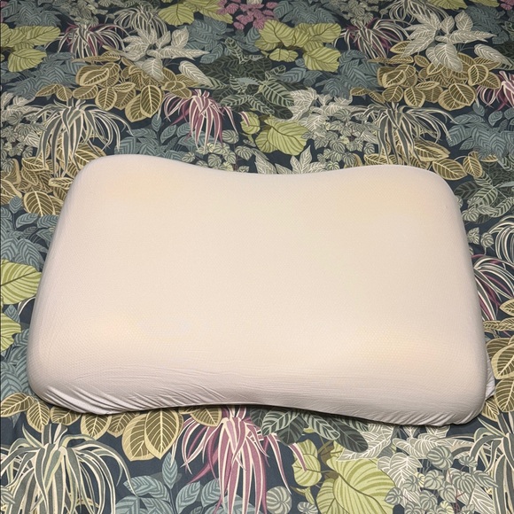 NEW CUSHION LAB Deep Sleep Pillow, Patented Ergonomic Contour Design - Picture 3 of 8